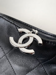 SHOULDER BAG 40 IN BLACK SOFT LAMBSKIN EMBOSSED LOGO SILVER HARDWARE