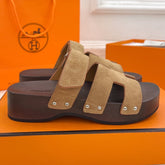 KOS CLOG IN PEANUT BROWN SUEDE