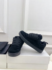 HUNTINGTON LOW LACE-UP SNEAKER IN BLACK SUEDE AND MESH