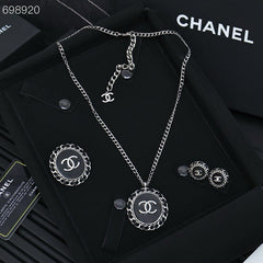 25P OVAL NECKLACE IN BLUE DENIM BLACK LEATHER-THREADED CHAIN