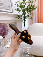 STUD FLAT SLIDE IN BLACK LAMBSKIN