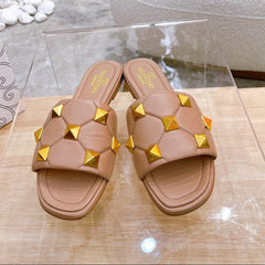 STUD FLAT SLIDE IN PEANUT BROWN LAMBSKIN