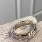POSSEISION RING DIAMONDS