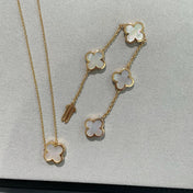 PURE CLOVER PENDANT NECKLACE