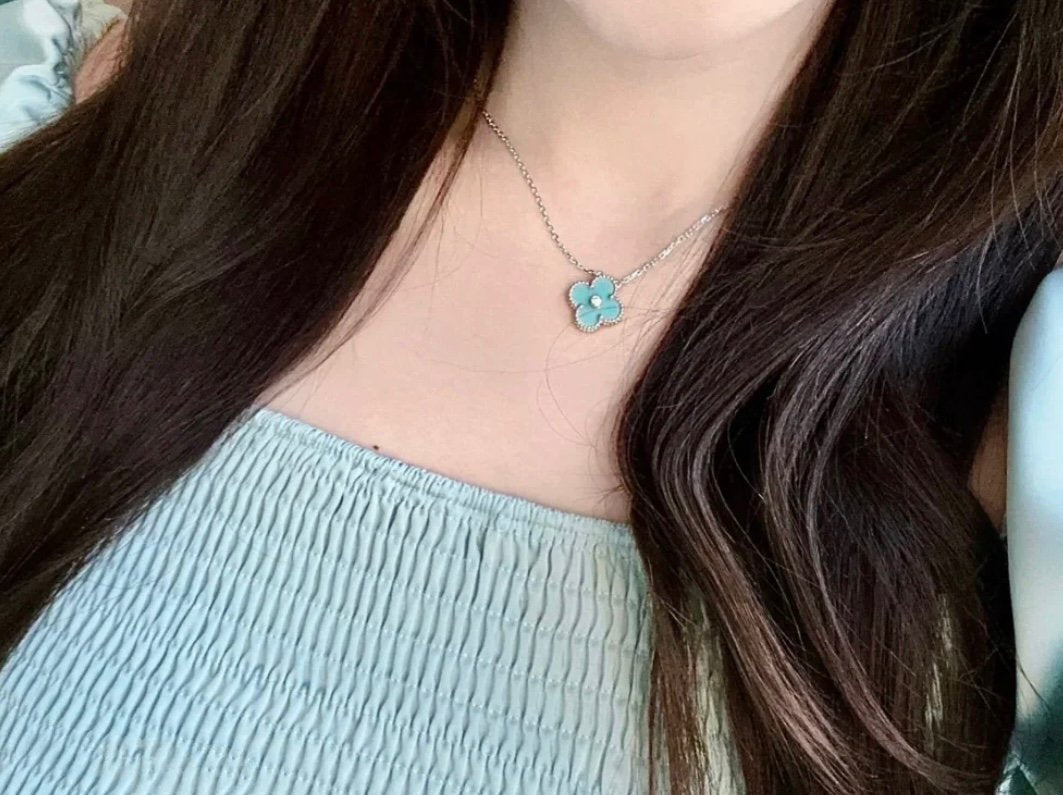 CLOVER MEDIUM TURQUOISE 1 DIAMOND SILVER NECKLACE