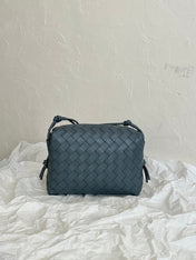 BV LOOP SMALL 23CM GREY CALFSKIN