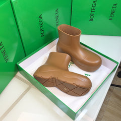 PUDDLE ANKLE BOOT IN CAMEL BEIGE RUBBER