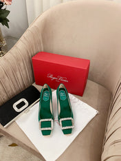 TROMPETTE PUMPS IN GREEN SILK CRYSTAL BUCKLE