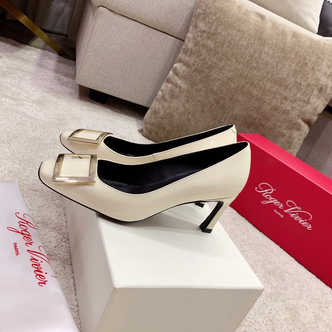 BELLE VIVIER PUMPS IN OFF WHITE GLOSSY CALFSKIN GOLD BUCKLE