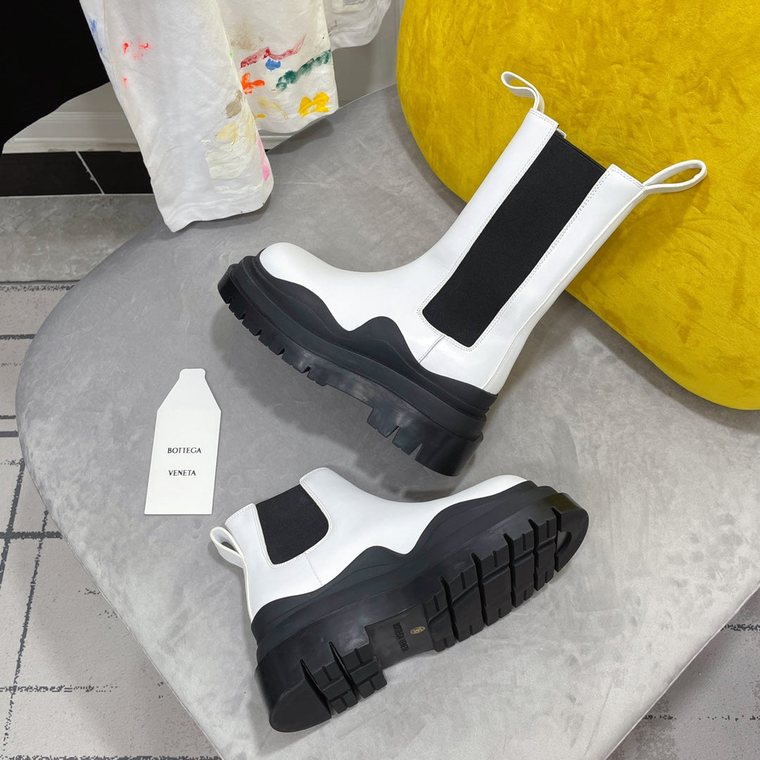 TIRE CHELSEA BOOT IN WHITE MIX BLACK CALFSKIN