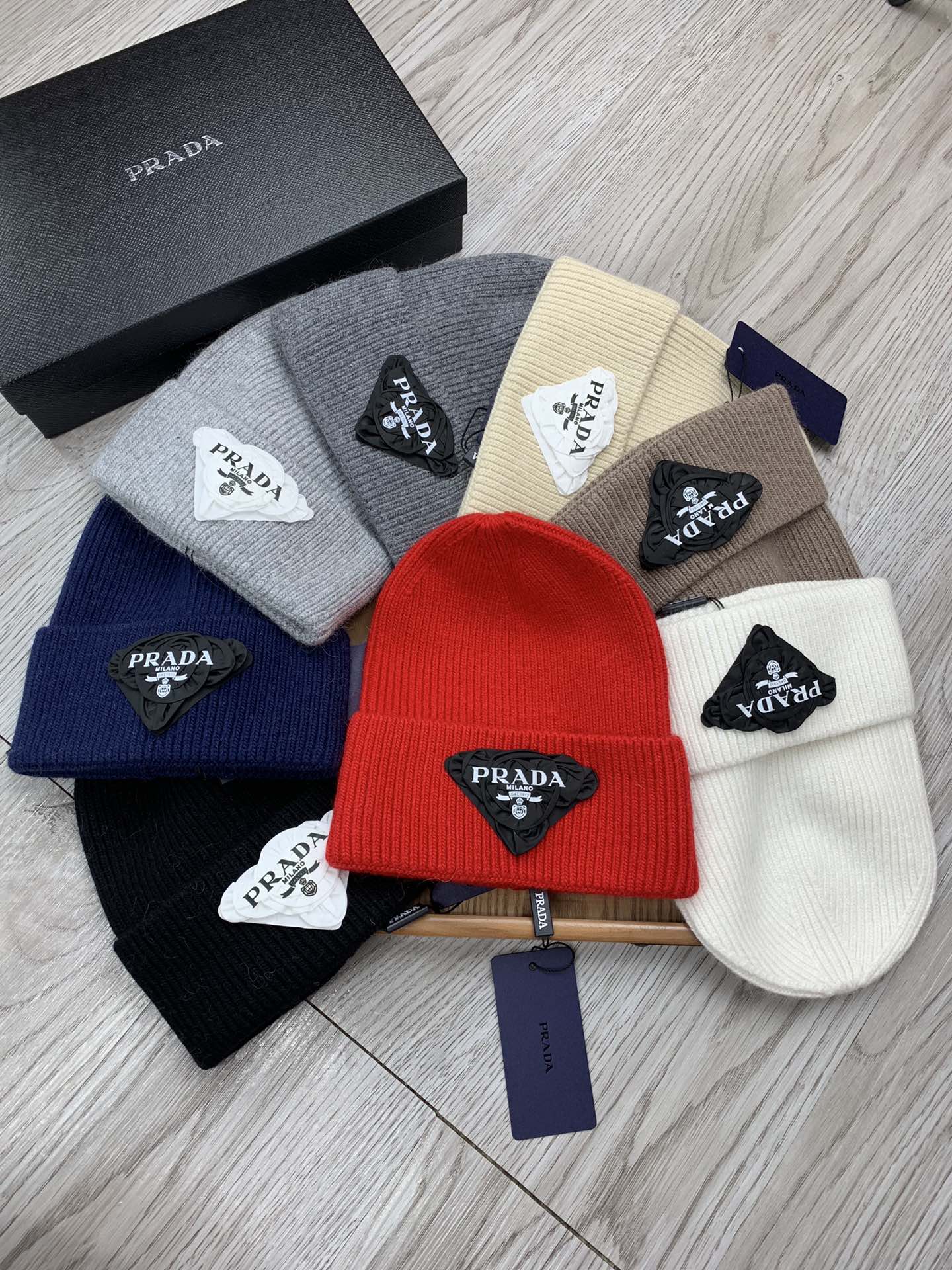 BEANIE HAT IN PALE GRAY WOOL 431360