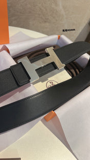 HM CONSTANCE BELT BUCKLE & REVERSIBLE BLACK LEATHER STRAP 42MM