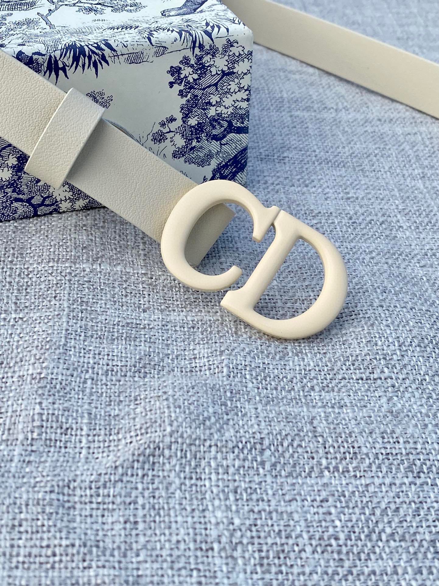 DIOR 26S BELT 20 MM IN CREAM WHITE CALFSKIN 673573