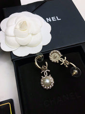 HOOP EARRINGS IN GOLD METAL WHITE PEARL CRYSTAL LOGO