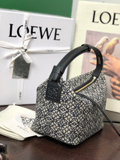 LOE CUBI 21 BAG IN WHITE MIX BLACK ANAGRAM JACQUARD