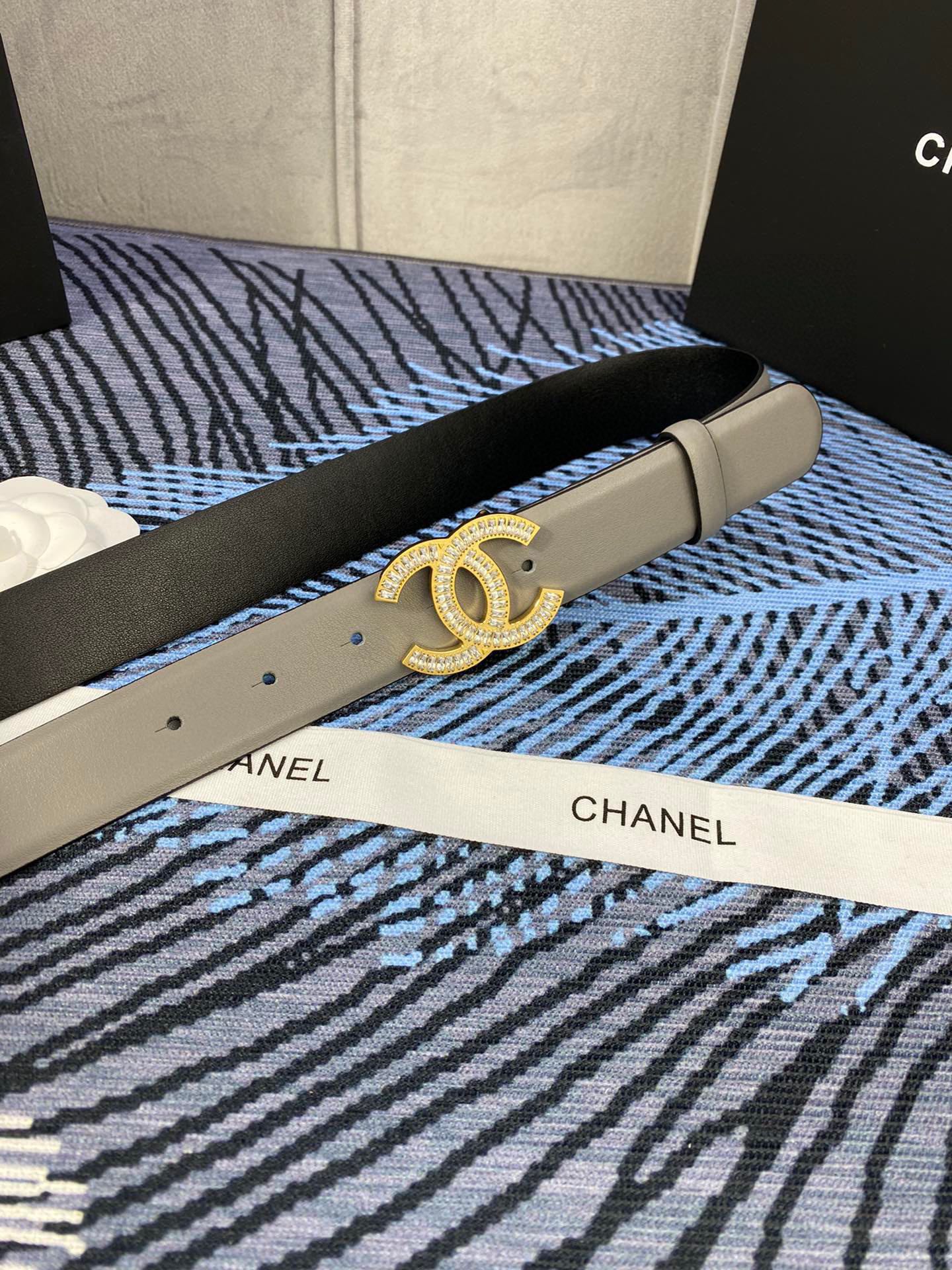 CHANEL 25S BELT 30 MM IN GREY CALFSKIN WITH GOLD HARDWARE 615093