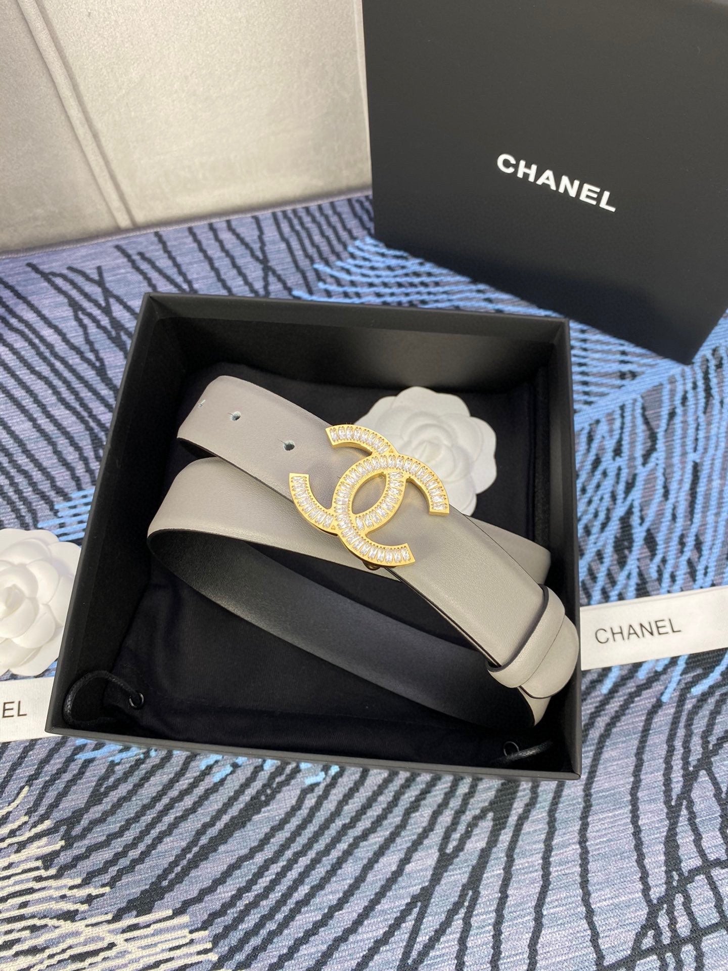 CHANEL 25S BELT 30 MM IN GREY CALFSKIN WITH GOLD HARDWARE 615093