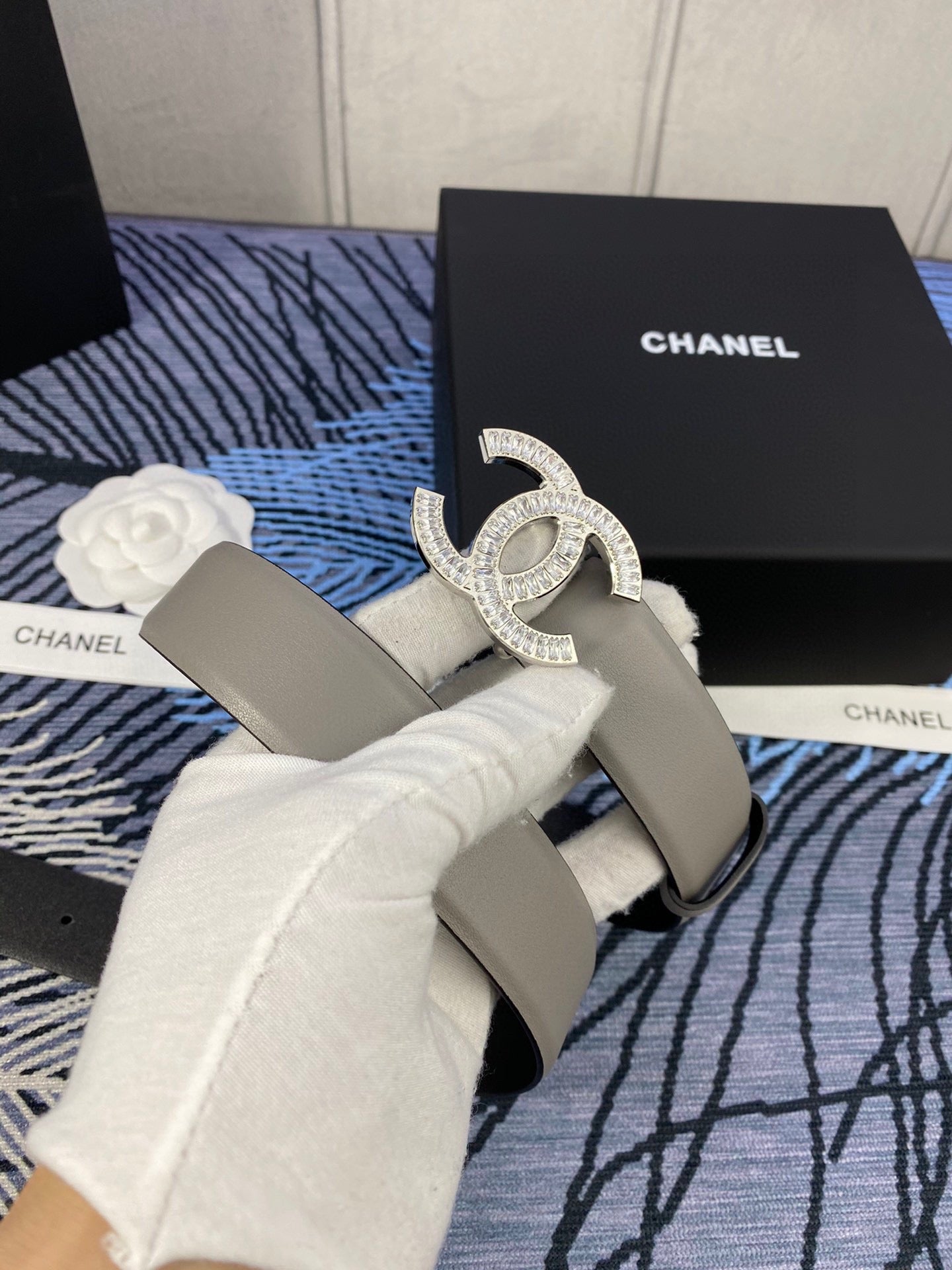 CHANEL 25S BELT 30 MM IN GREY CALFSKIN WITH SILVER HARDWARE 615093