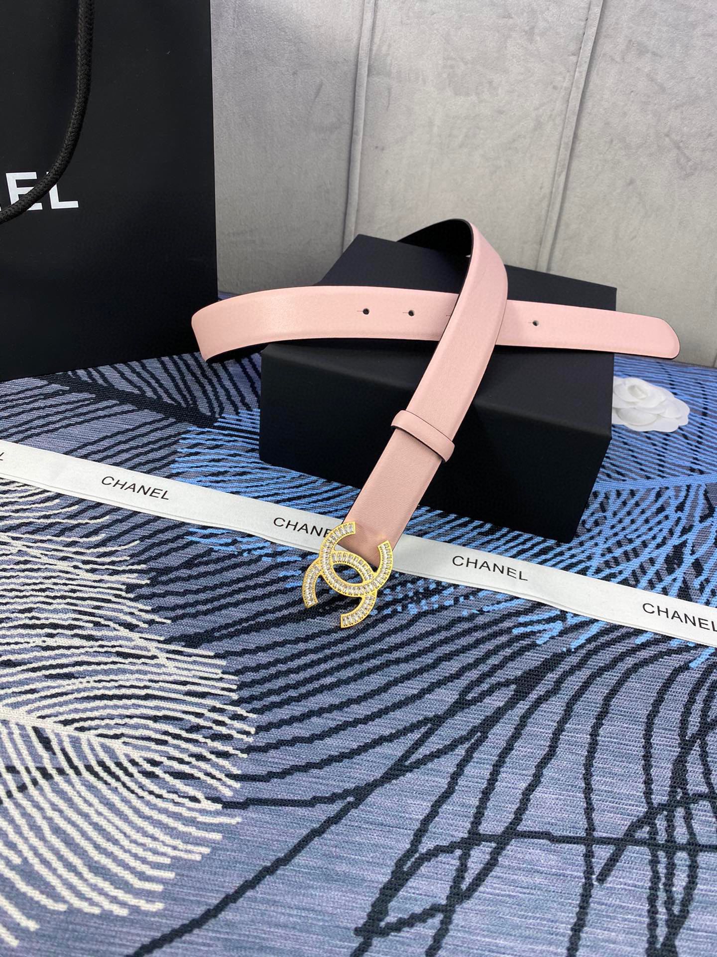 CHANEL 25S BELT 30 MM IN LIGHT PINK CALFSKIN WITH GOLD HARDWARE 615095