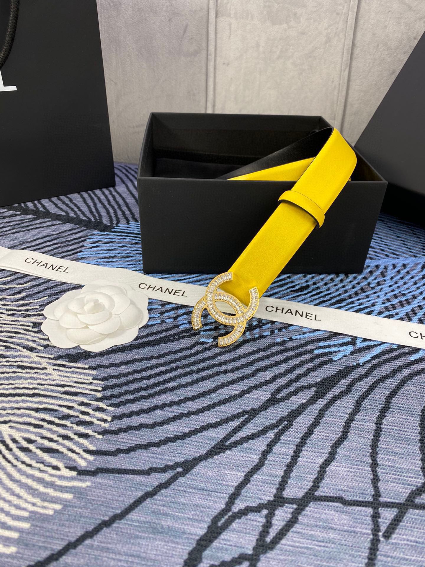 CHANEL 25S BELT 30 MM IN YELLOW CALFSKIN WITH GOLD HARDWARE 615096