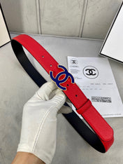 CC 30MM BELT IN CHERRY RED GRAINED CALFSKIN WITH NAVY BLUE METAL LOGO