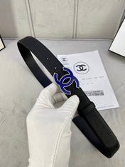 CC 30MM BELT IN BLACK GRAINED CALFSKIN WITH NAVY BLUE METAL LOGO