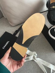 MOCCASINS IN BLACK CALFSKIN GOLD METAL LOGO