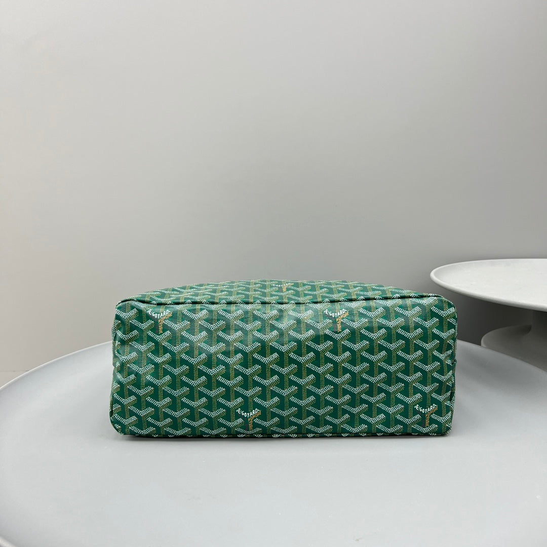 HOBO BOHÈME 34 IN GREEN GOYARDINE CANVAS AND CALFSKIN