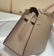 KELLY 28CM IN ETOUPE EPSOM CALFSKIN SLIVER HARDWARE