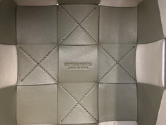 SMALL CASSETTE BUCKET 18 IN XANADU MIX WHITE CALFSKIN