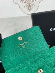 CC FLAP CARD HOLDER 11 EMERALD GRAINED CALFSKIN GOLD ICON