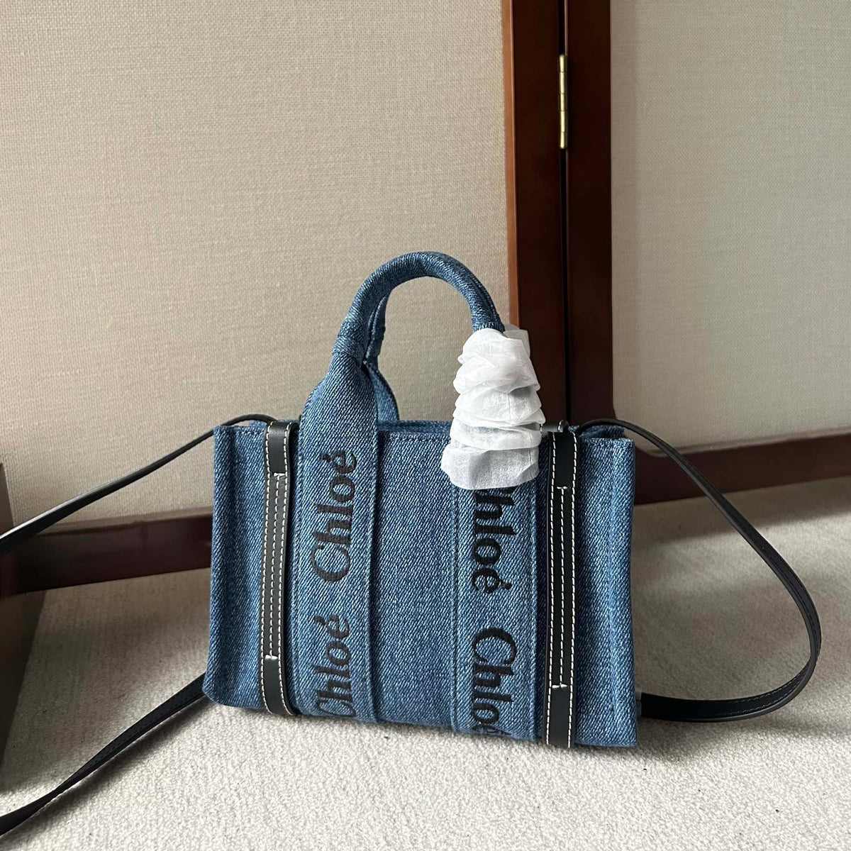 MINI WOODY TOTE BAG 20 IN BLUE DENIM BLACK CALFSKIN