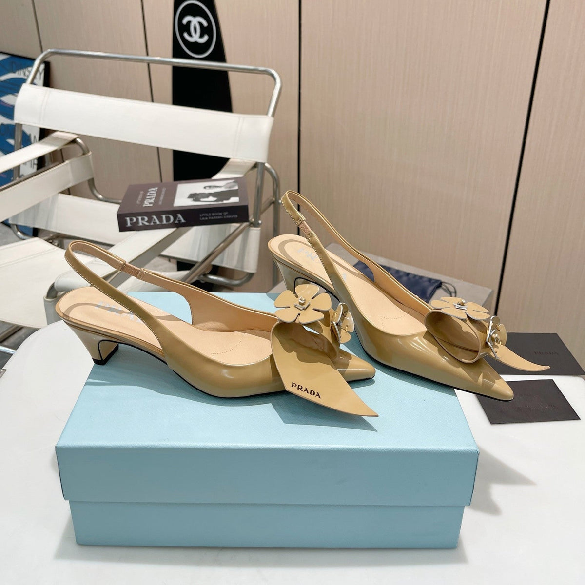 SLINGBACK KITTEN HEEL IN TORTILLA BROWN SHINY CALFSKIN ATTACHED FLOWERS