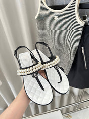 CLASSIC THONG SANDALS PEARL CHAIN IN WHITE LAMBSKIN