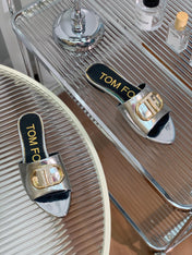 FLAT SLIDE IN SILVER METALLIC CALFSKIN