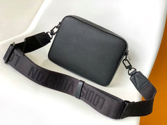 LV 25S FASTLINE MESSENGER BAG 23 IN BLACK CALFSKIN