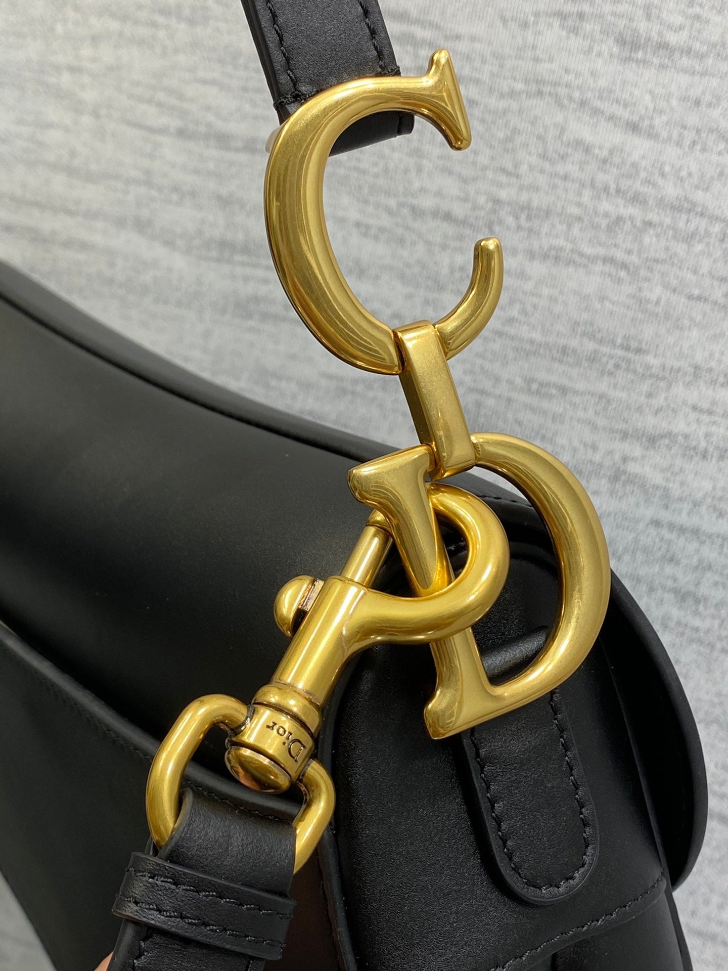 SADDLE BAG 24 IN BLACK CALFSKIN GOLD HARDWARE