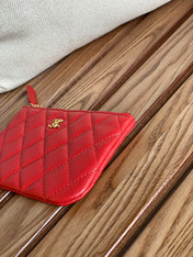 CC CLASSIC SMALL 15 ZIPPED POUCH IN CRIMSON RED GRAINED CALFSKIN