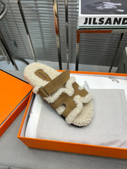 CHYPRE SLIPPERS IN BEIGE LAMB WOOL AND LIGHT FRENCH BEIGE SUEDE