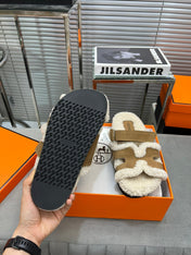 CHYPRE SLIPPERS IN BEIGE LAMB WOOL AND LIGHT FRENCH BEIGE SUEDE