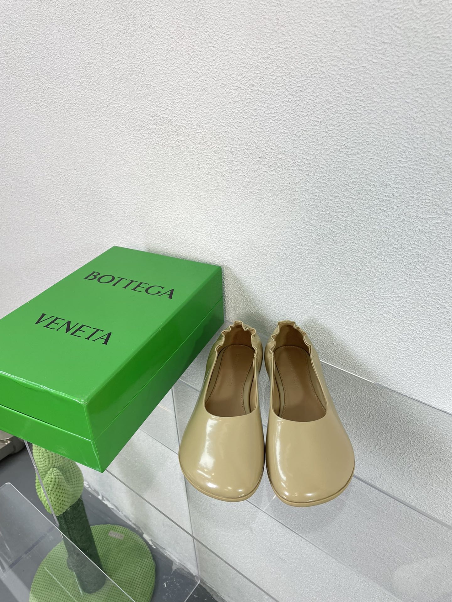 ATOMIC BALLERINA FLAT IN BISQUE BEIGE CALFSKIN