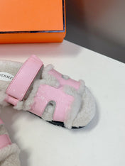 HM 26S SANDAL IN BEIGE WOOL AND LIGHT PINK CROCODILE PRINTED LEATHER