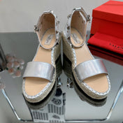 ROCKSTUD WEDGE 85 MM IN SILVER CALFSKIN