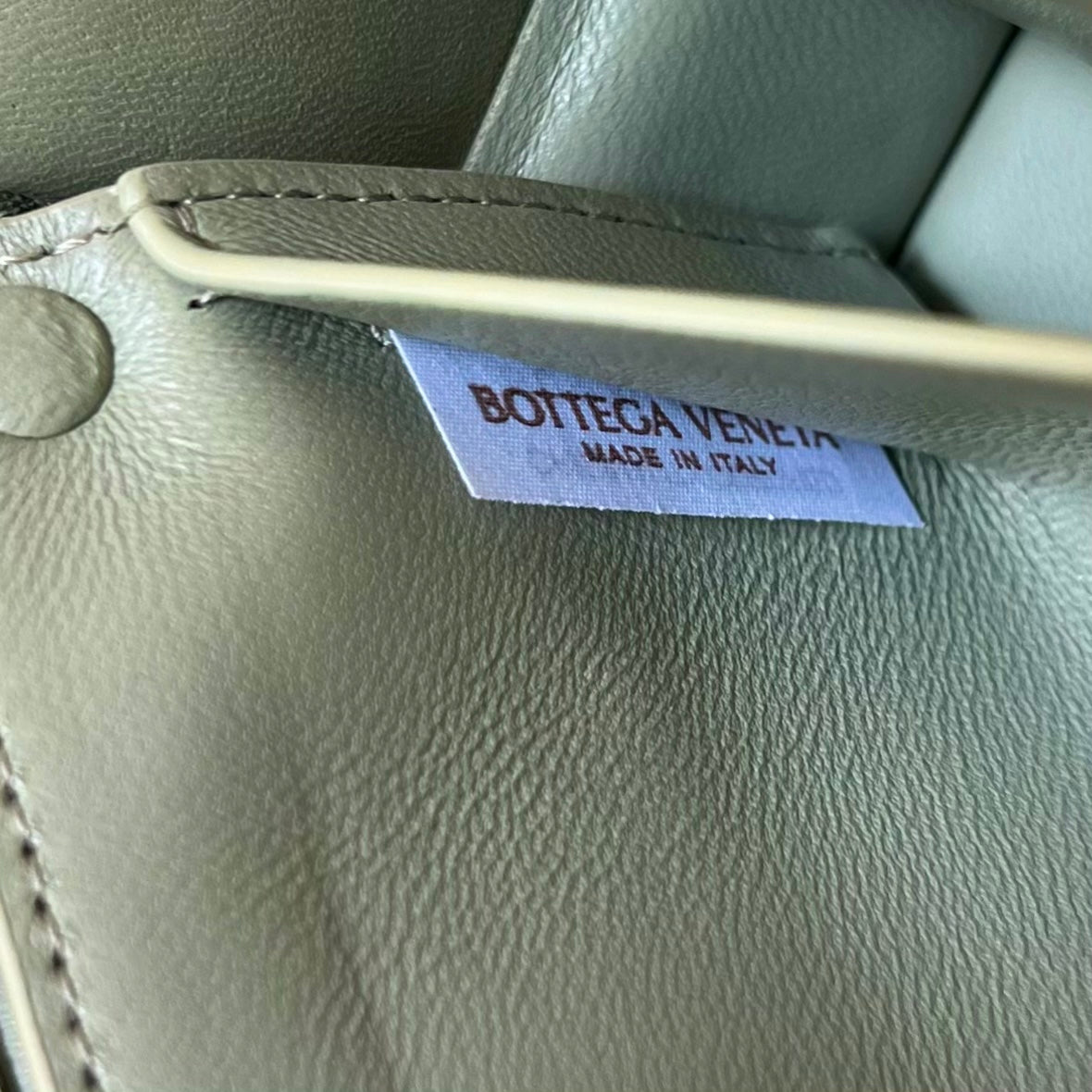 MINI CASSETTE 18 IN WHITE CREAM LAMBSKIN