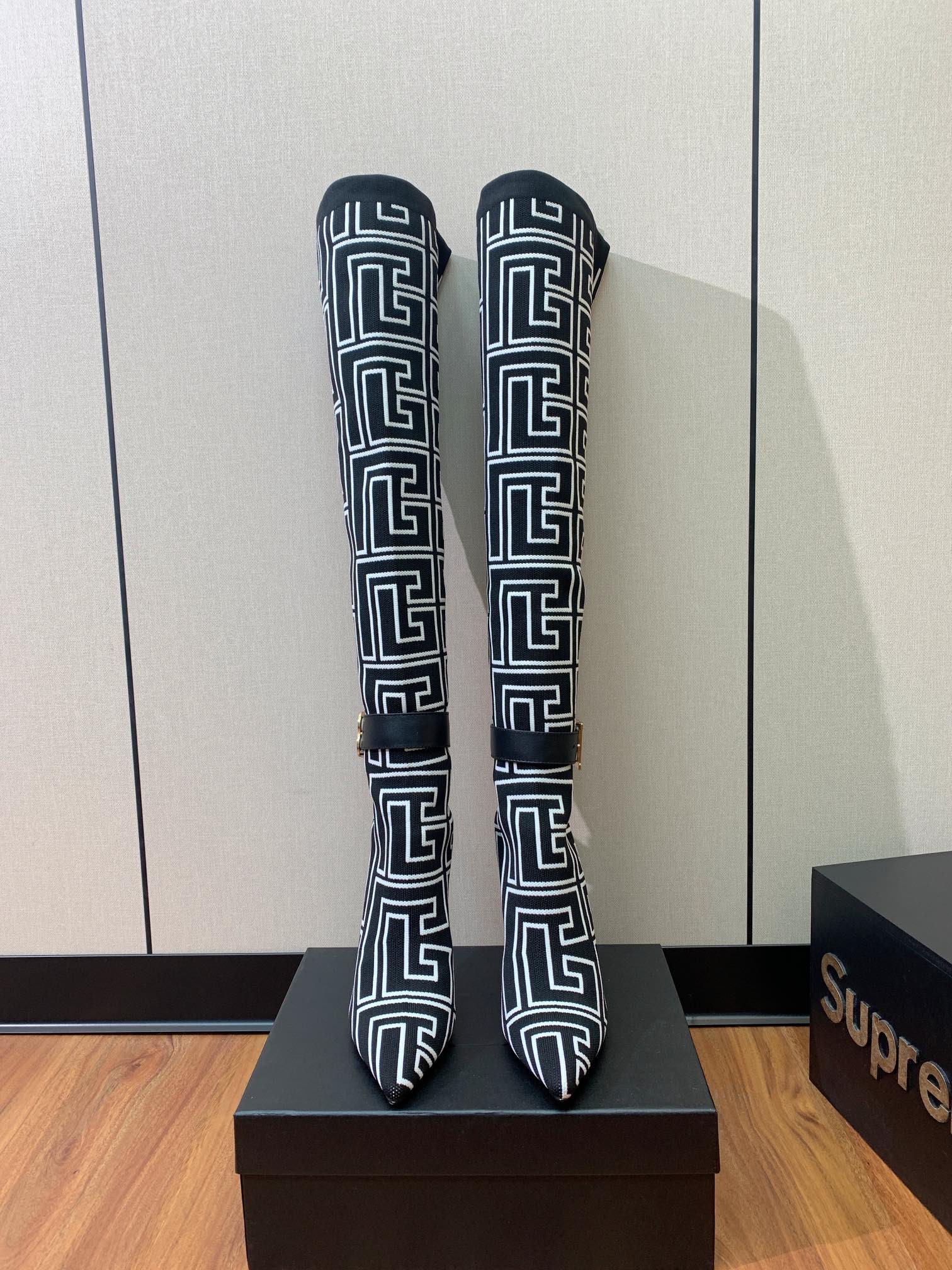 BALMAIN 26S HIGH-TOP BOOTS 105 MM IN BLACK AND WHITE FLYKNIT STYLE 5