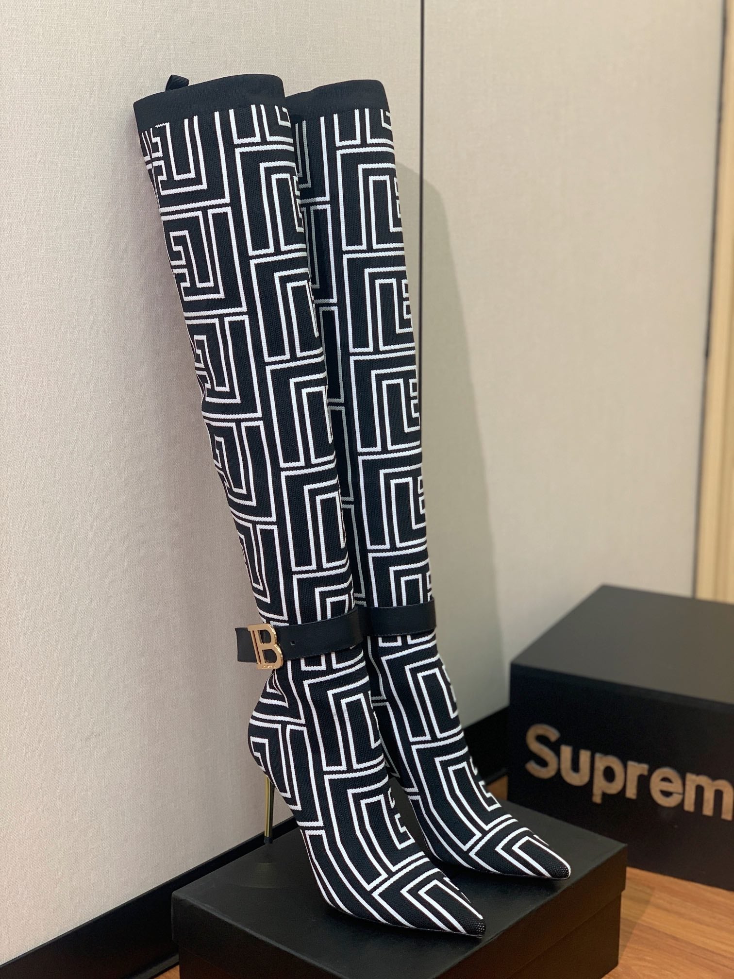 BALMAIN 26S HIGH-TOP BOOTS 105 MM IN BLACK AND WHITE FLYKNIT STYLE 5