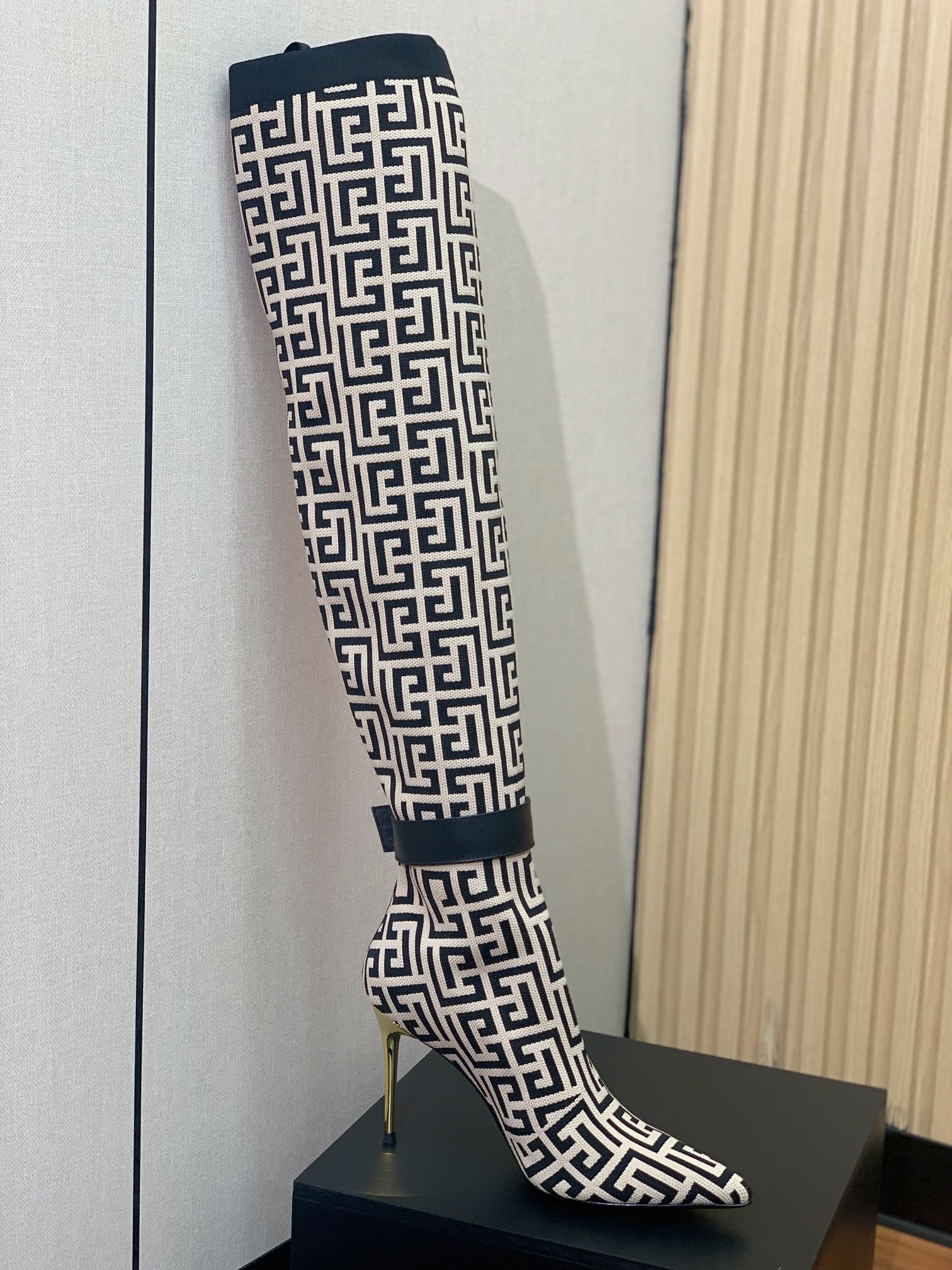 BALMAIN 26S HIGH-TOP BOOTS 105 MM IN BLACK AND WHITE FLYKNIT STYLE 4