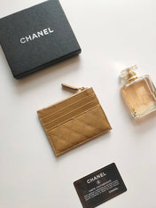 CC ZIPPED CARD HOLDER 11.5 AMBER GRAINED CALFSKIN GOLD ICON