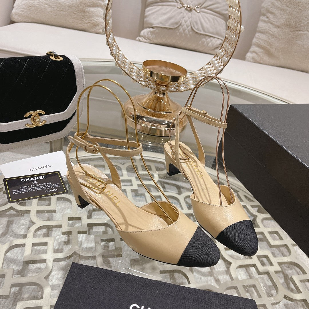 CC SLINGBACK 50MM IN BEIGE AND BLACK CALFSKIN