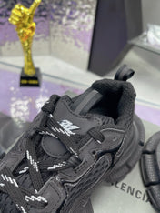 3XL SNEAKER IN BLACK MESH AND POLYURETHANE